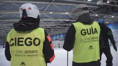 Un esquí para todos: los guías, clave en este deporte