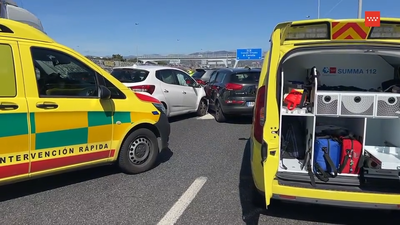 Un alcance entre cinco vehículos deja 11 heridos leves en la A-6 en Las Rozas