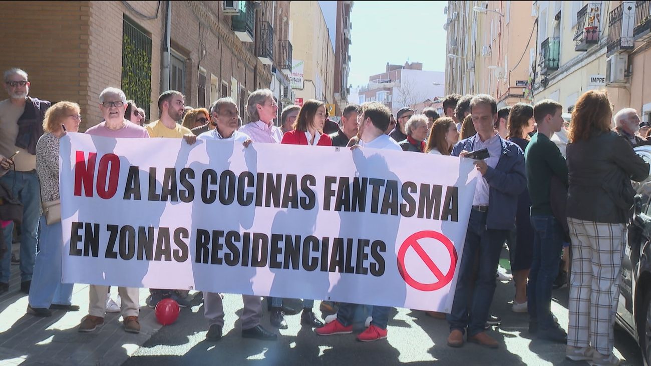 Afectados por 'cocinas fantasma' exigen su prohibición en zonas residenciales