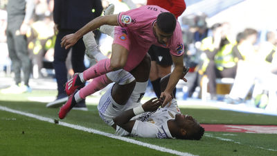 Vinícius: "Me dan muchas patadas porque los árbitros no pitan"