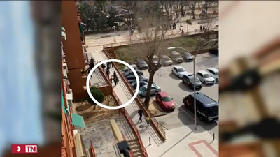 Cuatro policías heridos en los graves disturbios en Toledo tras la muerte de un joven apuñalado