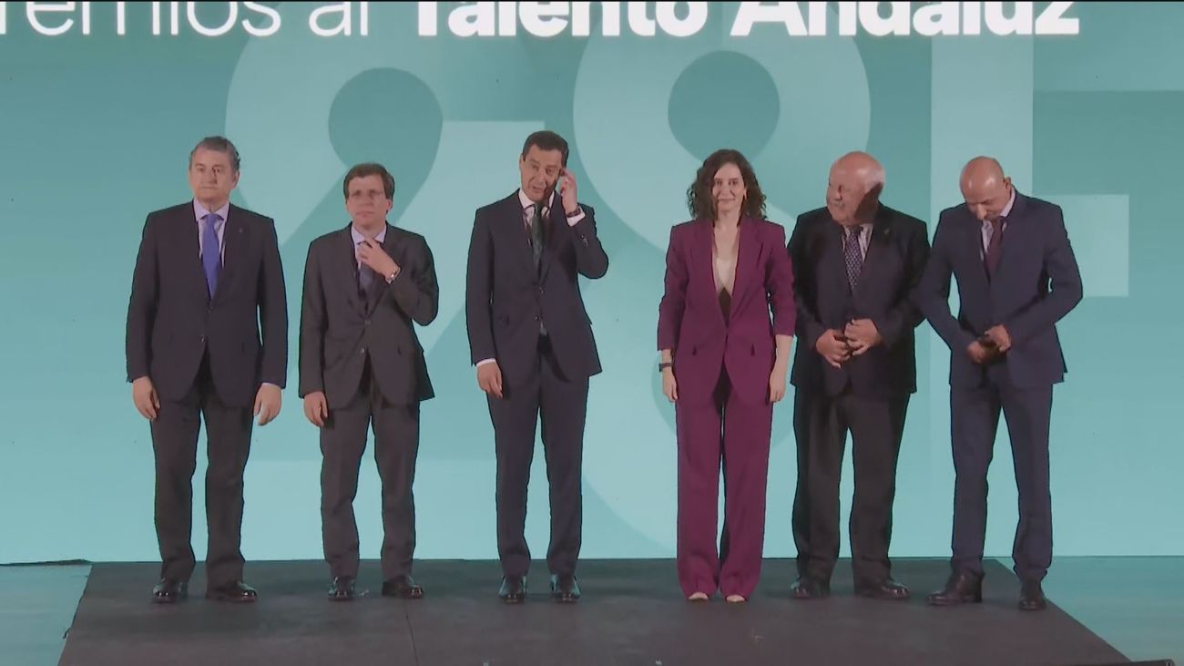 Acto de homenaje en Cibeles a las comunidades andaluzas en Madrid con la entrega de premios al Talento Andaluz