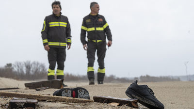 Al menos 30 migrantes desaparecidos en el naufragio de un barco que se dirigía a Italia