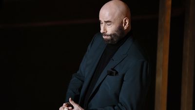 John Travolta, emocionado al recordar a Olivia Newton-John en el 'In Memoriam' de los Oscar