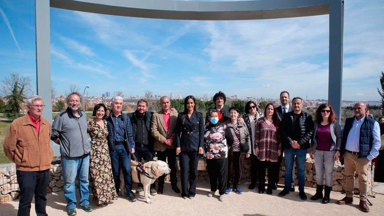 Villacís inaugura en Los Cármenes un monumento a las víctimas de la droga
