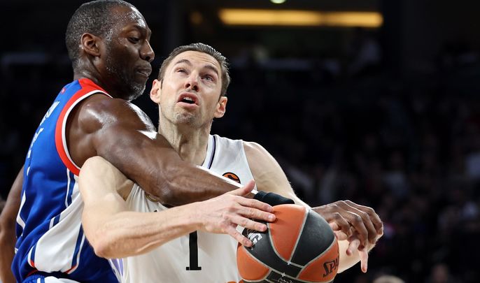 Causeur ante el Efes / EFE