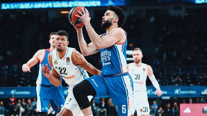 Efes - Real Madrid / @AnadoluEfesSK