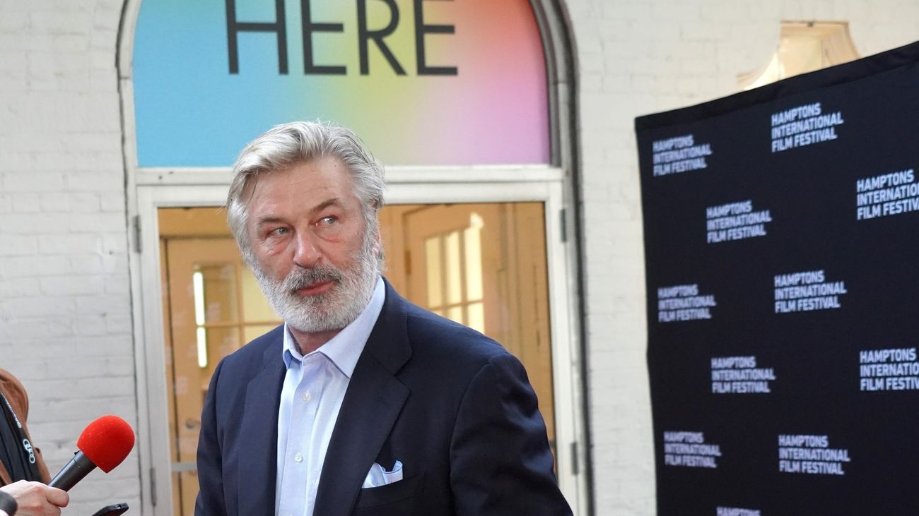 La fiscal del caso 'Rust' renuncia después de que los abogados de Alec Baldwin pidieran su recusación