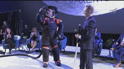 Alta tecnología y pañales, así es en el nuevo traje de la NASA para pisar la Luna