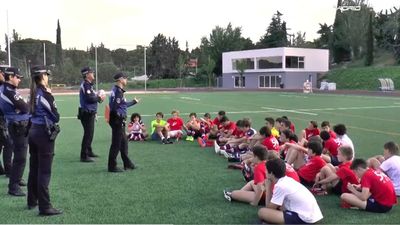 Detenido en Carabanchel por pegar a su hija de 16 años al negarse a enseñarle el móvil tras verla con un chico