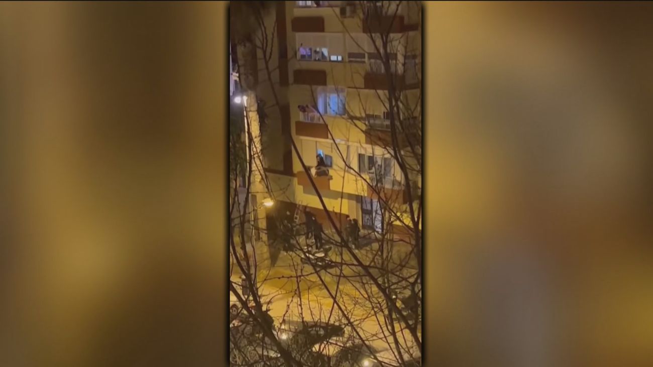 Apuñalado por unos okupas cuando intentaba recuperar su casa