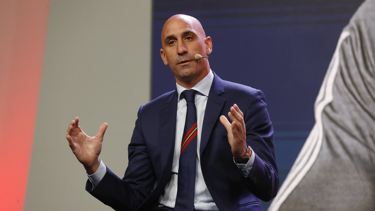 La RFEF se persona en el 'caso Negreira' y a la FIFA "le preocupa"