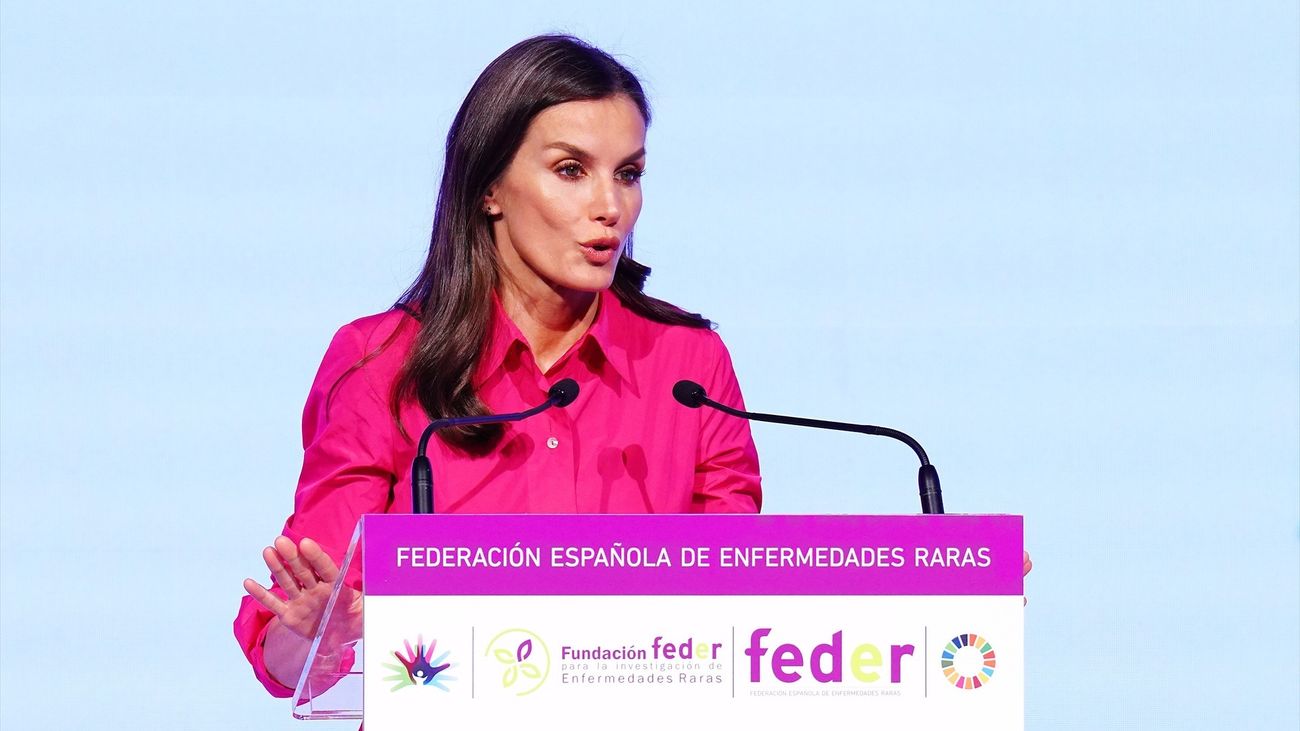 La reina insta a seguir avanzando en "atención integral" a enfermedades raras