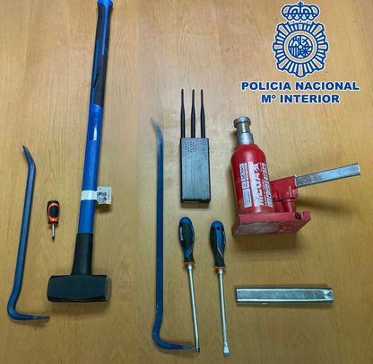 Herramientas usadas para hacer un butrón / POLICIA NACIONAL
