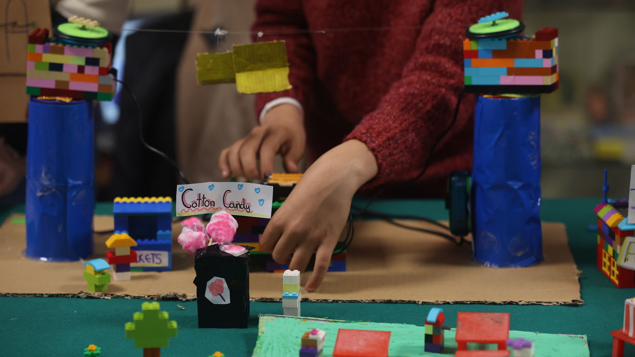 Sondeo: El 63% ve bien que los colegios públicos abran en días no lectivos para facilitar la conciliación