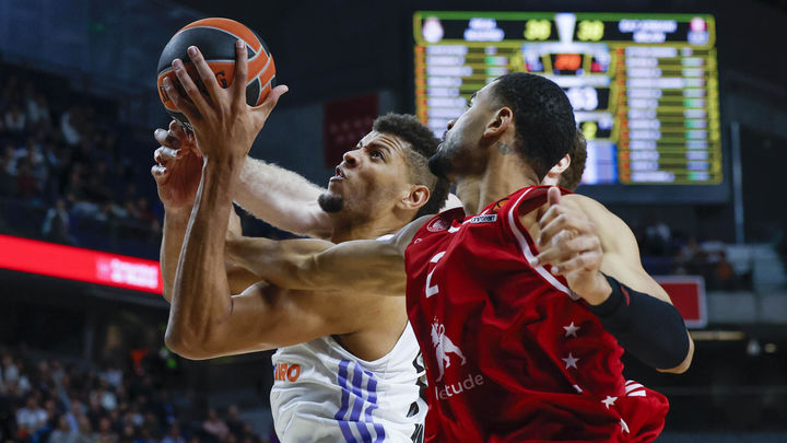 Tavares ante el Armani Milan / EFE