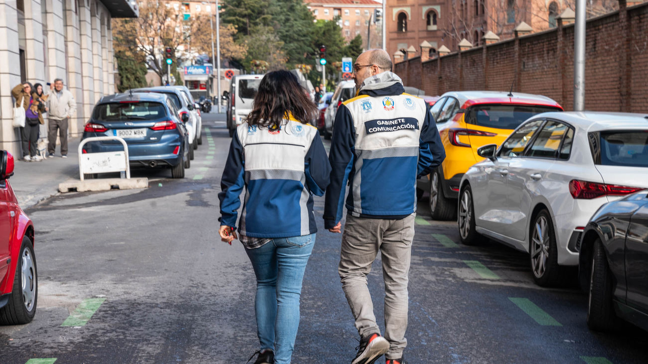 Bomberos y técnicos trabajan para determinar las causas del incendio mortal de Ventas