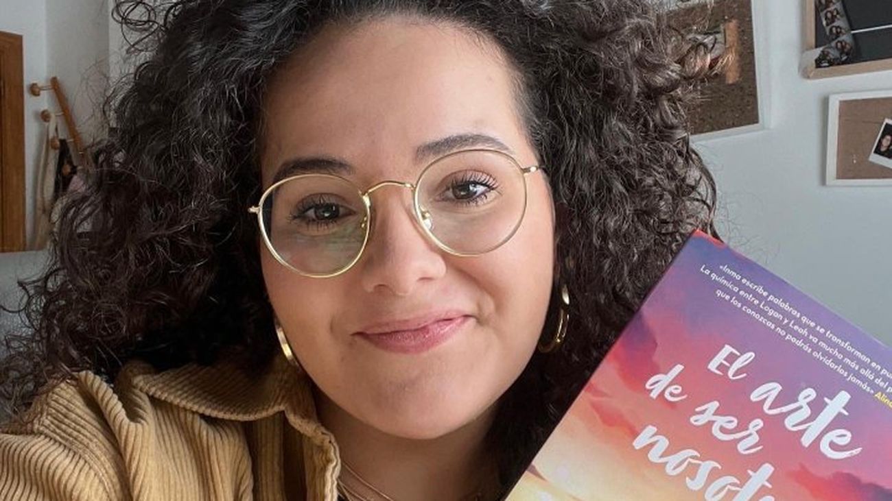 Inma Rubiales, autora de 'El arte de ser nosotros': "Escribía en Internet, ahora firmas libros y la gente los lee"