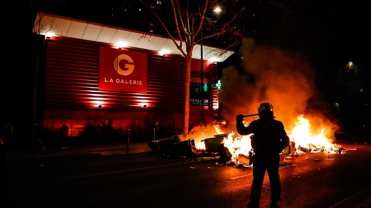 Al menos un centenar de detenidos  en toda Francia en nueva noche de protestas