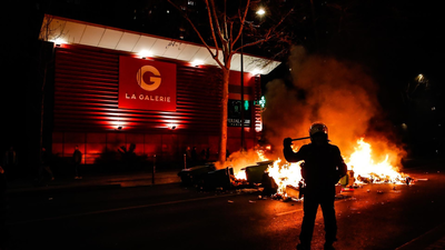 Al menos un centenar de detenidos  en toda Francia en nueva noche de protestas