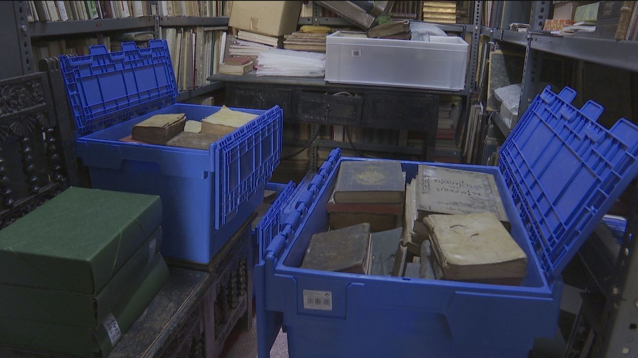 La librería Barbón, sus tesoros en riesgo por una inundación