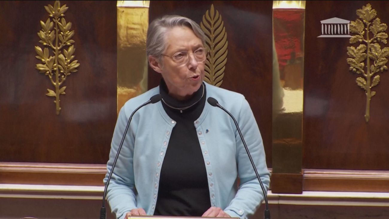 Macron salva por los pelos su Gobierno y su reforma de las pensiones