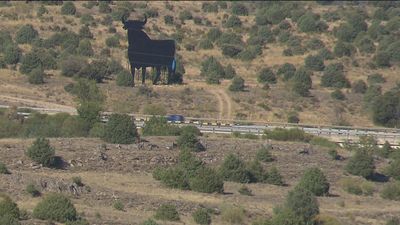 El Toro Osborne celebra los 25 años de su indulto
