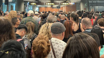 Caos en el aeropuerto de Barajas por una avería en el tren de conexión de la T4S