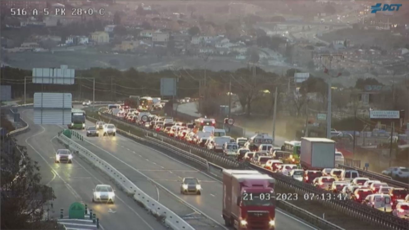 Un accidente en la A-5, a la altura de Navalcarnero, provoca varios kilómetros de retenciones