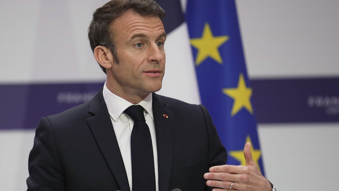 Arde París mientras Macron defiende en la televisión su reforma de las pensiones