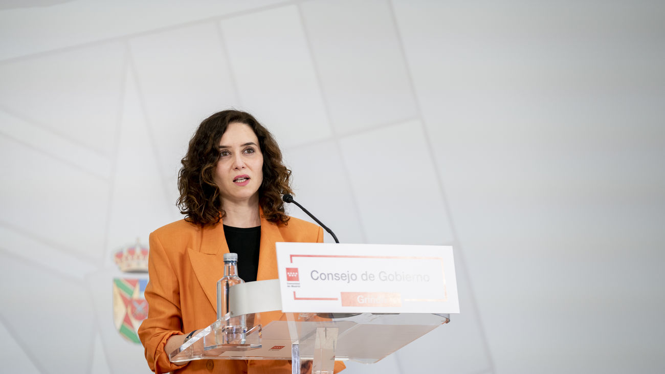 Ayuso da la enhorabuena a Vox por permitir que Sánchez "salga a hombros" del Congreso de los Diputados