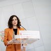 Ayuso da la enhorabuena a Vox por permitir que Sánchez "salga a hombros" del Congreso de los Diputados