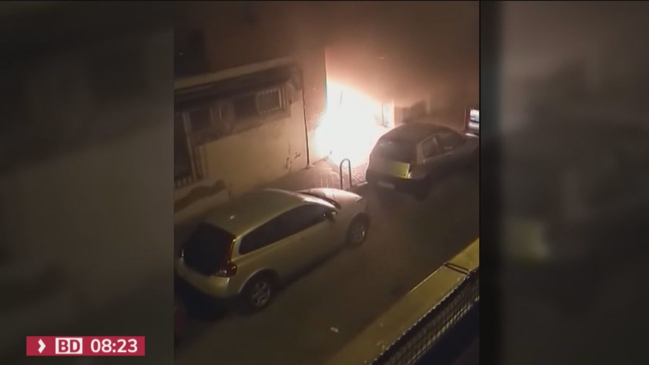 Aparatoso incendio en un garaje de la calle Tordo en Madrid