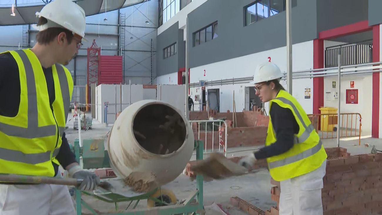 Alba lo tiene claro: quiere ser albañil