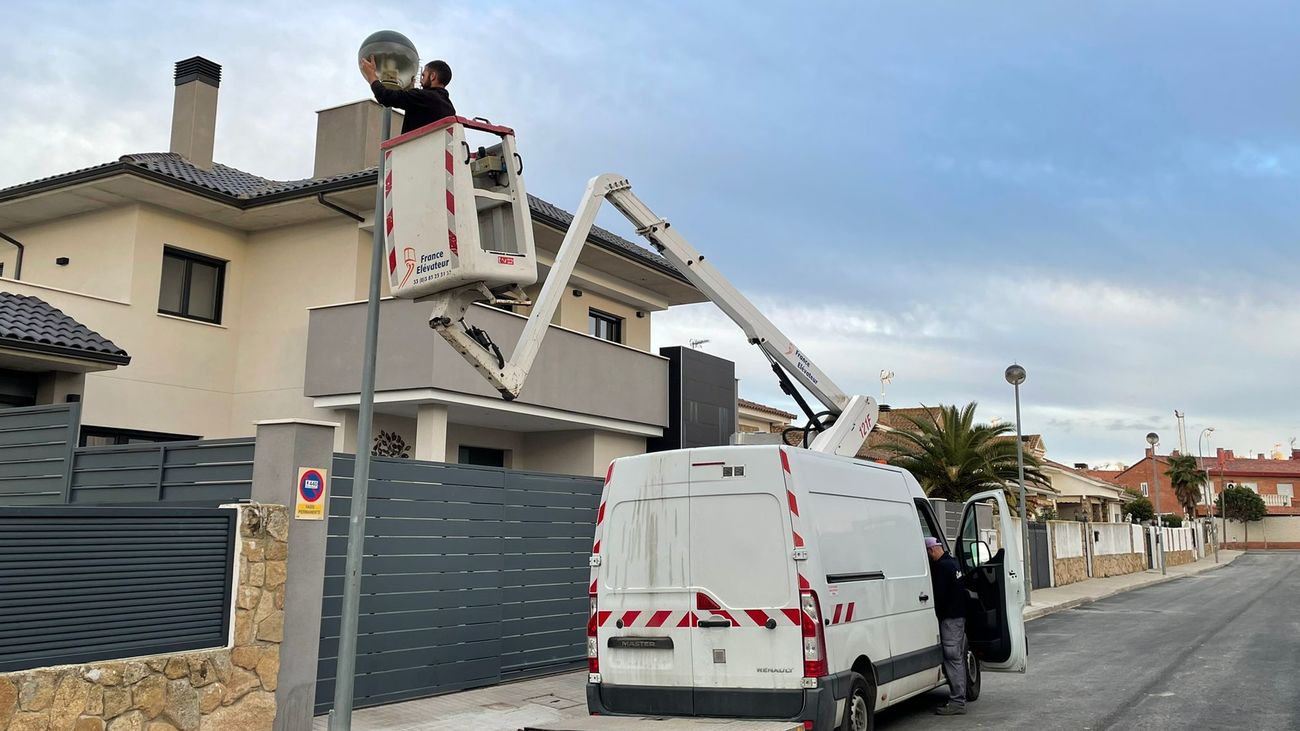 Campo Real cambia 350 luminarias