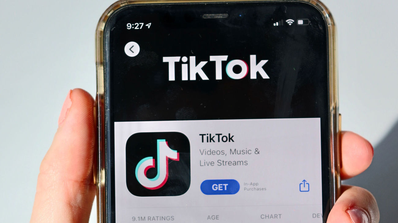Aplicación de TikTok en un teléfono móvil