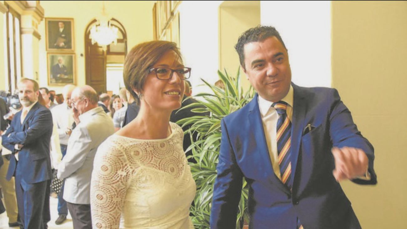 Dos interventores de la Junta de Andalucía investigan los ingresos del marido de Gámez