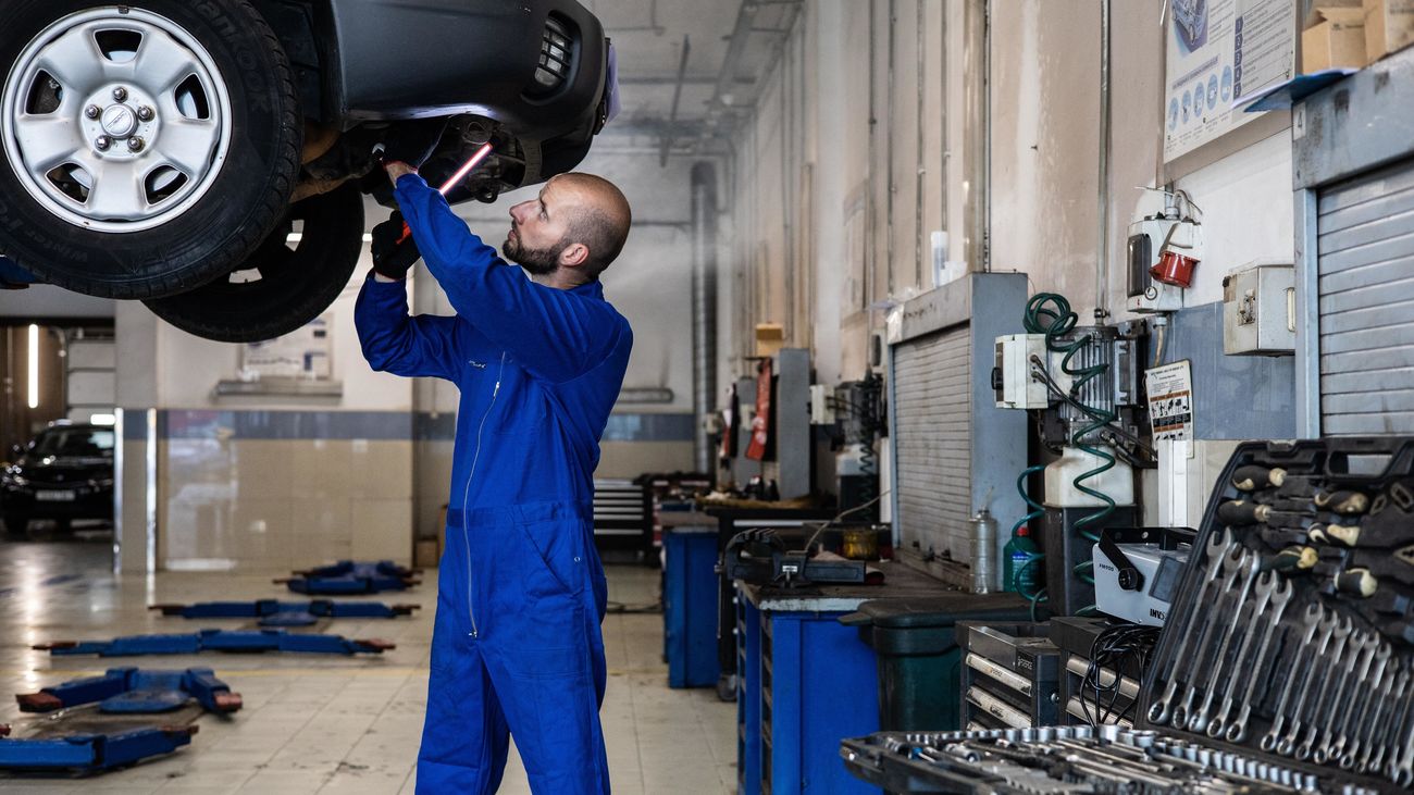 Faltan unos 2.000 mecánicos en los talleres de reparación de automóviles: "Un sector con paro cero"