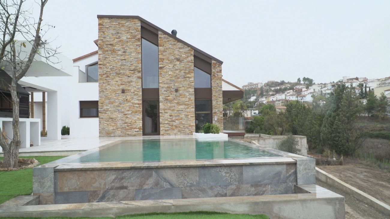 De generación en generación, la casa de Fernando está llena de recuerdos