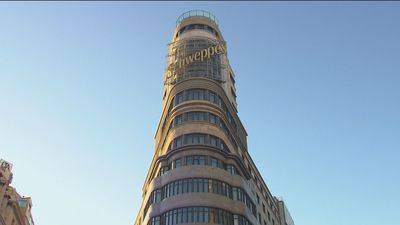 ¿Qué hay detrás del cartel de Schweppes en Gran Vía?