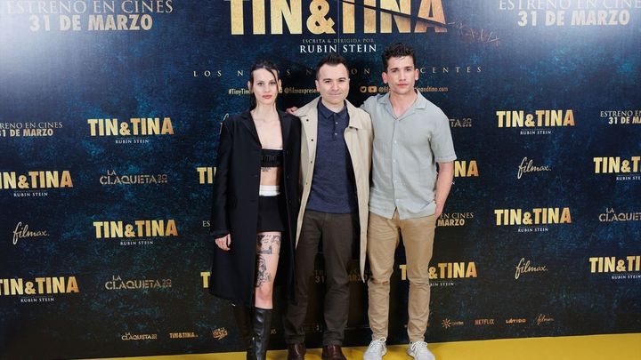 Milena Smit, Rubin Stein y Jaime Lorente posan en el photocall de 'Tin y Tina' / EUROPA PRESS