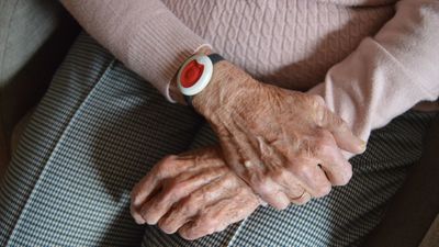 La Comunidad de Madrid invierte 35 millones en teleasistencia  domiciliaria avanzada