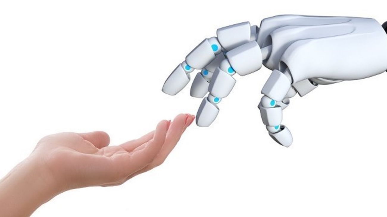 Investigadores de la Politécnica y el CSIC diseñan una mano robótica "más amigable"