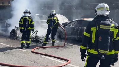 Un incendio deja calcinados 3 vehículos en Pozuelo de Alarcón