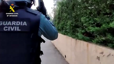 Al menos tres guardias civiles heridos en un tiroteo en El Moralet ,  Alicante