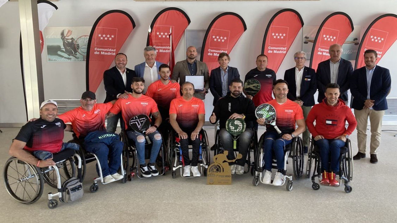 La Comunidad de Madrid homenajea a los tricampeones de España de pádel adaptado