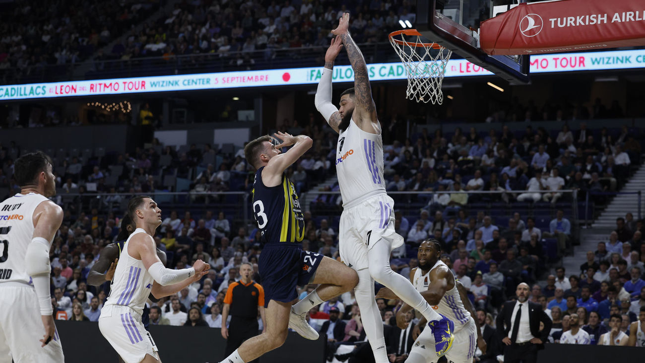 El Real Madrid se asegura la ventaja de campo en los playoffs tras imponerse 90-75 a Fenerbahce