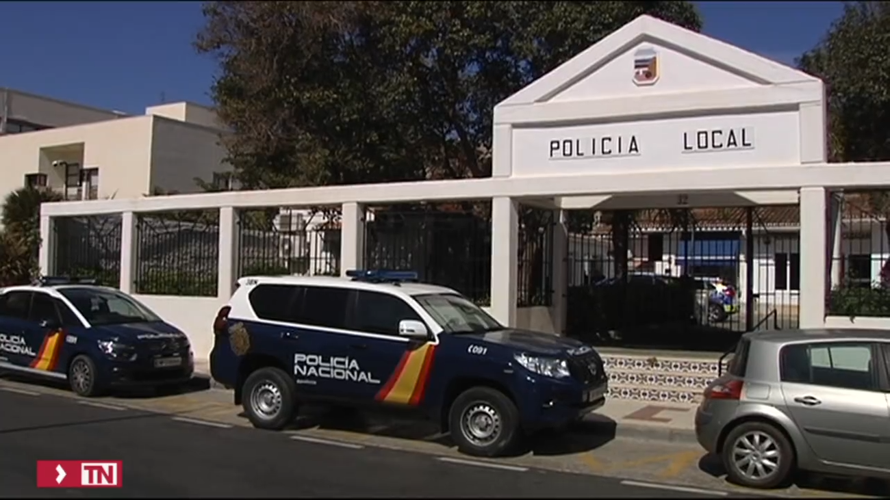 Hospitalizada una joven tras saltar por el balcón al huir de su expareja en Torremolinos