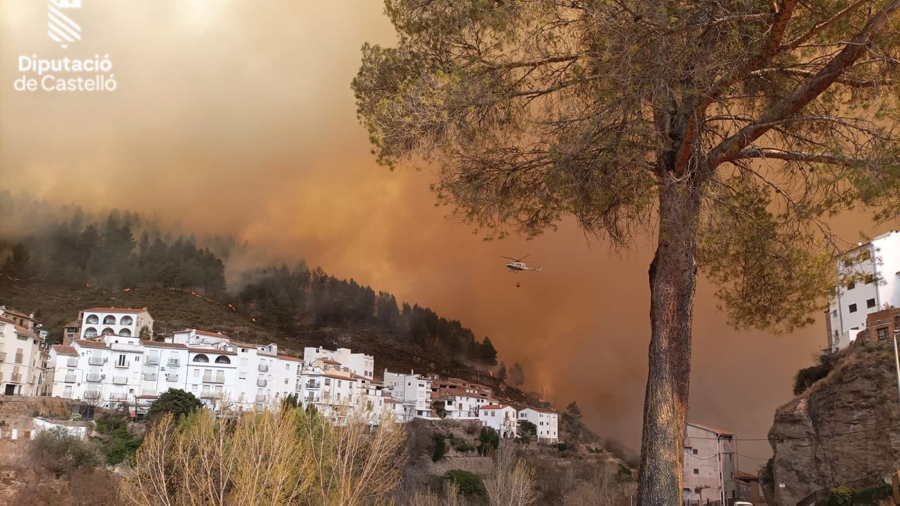 "El pueblo está destrozado pero sacaremos fuerza de donde sea", 1.600 vecinos permanecen desalojados por el incendio de Castellón