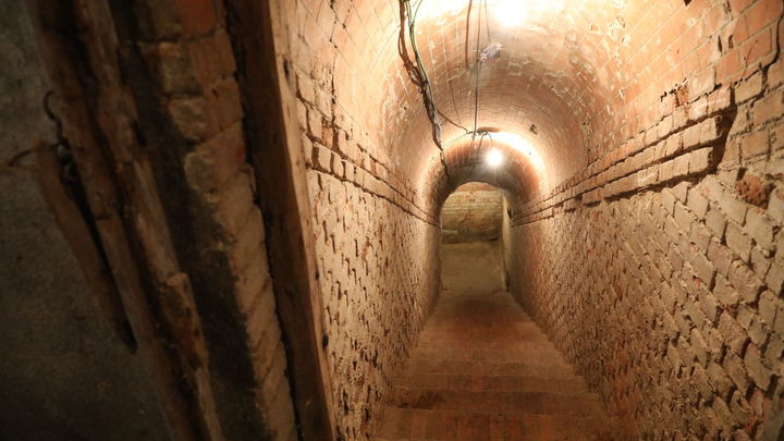 Escalera de acceso al refugio antiaéreo de la Guerra Civil en El Retiro / AYTO MADRID